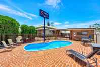 Kolam Renang Comfort Inn Warwick