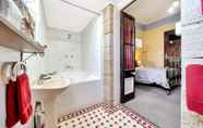 In-room Bathroom 6 Warwick Settlers Inn
