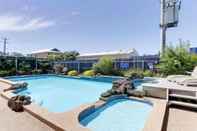 Swimming Pool Comfort Inn & Suites Lakes Entrance