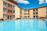 Swimming Pool Delta Hotels by Marriott Allentown Lehigh Valley