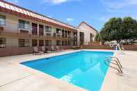 Swimming Pool Red Roof Inn Gallup