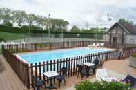 Swimming Pool ibis Styles Auxerre Nord