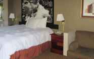 Bedroom 5 Econo Lodge Inn & Suites