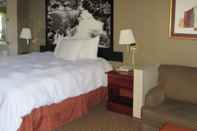 Bedroom Econo Lodge Inn & Suites