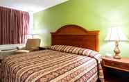 Bedroom 7 Studios and Suites 4 Less Emporia