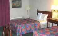 Bedroom 3 Econo Lodge