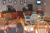 Bar, Cafe and Lounge Econo Lodge