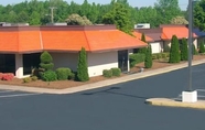 Exterior 2 Econo Lodge