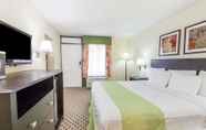 Bedroom 6 Days Inn by Wyndham Irving Grapevine DFW Airport North