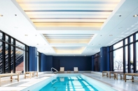 Swimming Pool InterContinental Montreal, an IHG Hotel