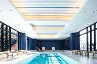Swimming Pool InterContinental Montreal, an IHG Hotel
