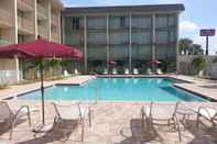 Swimming Pool Ramada by Wyndham Hialeah/Miami Airport North
