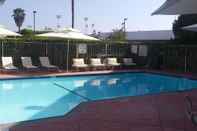 Swimming Pool Best Western Plus Commerce Hotel