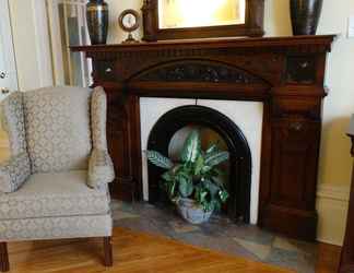 Lobby 2 Hochelaga Inn