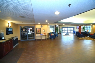 Lobby 4 Comfort Suites Bethlehem Near Lehigh University and LVI Airport