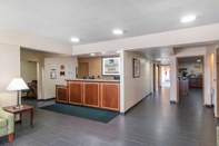 Lobby Quality Inn & Suites Crescent City Redwood Coast