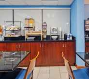 Restaurant 2 SureStay Hotel by Best Western Lenoir City