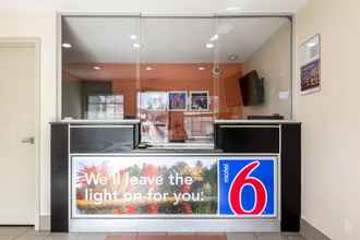 Lobby 4 Motel 6 New Brunswick