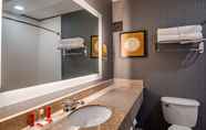 In-room Bathroom 4 Best Western Premier Richmond City Gateway