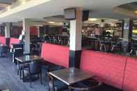 Quầy bar, cafe và phòng lounge Days Inn by Wyndham Victoria On The Harbour
