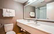 In-room Bathroom 3 Best Western Cedar Park Inn