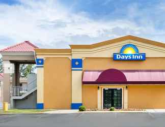 Exterior 2 Days Inn by Wyndham Greensboro Airport