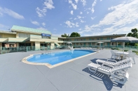 Swimming Pool Americas Best Value Inn & Suites South Boston