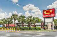 Exterior Econo Lodge North