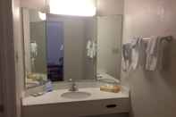 In-room Bathroom Baymont by Wyndham Longview