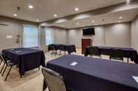 Functional Hall SureStay Plus Hotel by Best Western Durham Medical Center