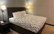 Bedroom 5 SureStay Plus Hotel by Best Western Durham Medical Center