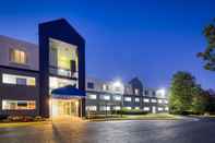 Bangunan SureStay Plus Hotel by Best Western Durham Medical Center