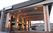 ภายนอกอาคาร 2 Travelodge by Wyndham Vancouver Lions Gate