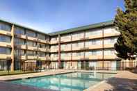 Swimming Pool Radisson Hotel Denver Central