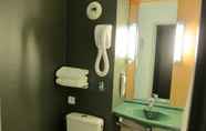 In-room Bathroom 6 ibis Lyon Villefranche sur Saone