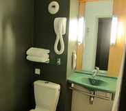 In-room Bathroom 6 ibis Lyon Villefranche sur Saone