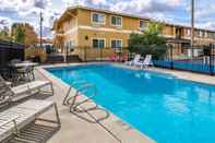 Swimming Pool Quality Inn Paradise Creek