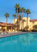 SWIMMING_POOL La Quinta Inn & Suites by Wyndham Las Vegas Airport N Conv.