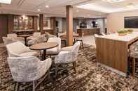 บาร์ คาเฟ่ และเลานจ์ SureStay Plus Hotel by Best Western Chicago Lombard