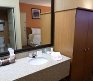 In-room Bathroom 6 Bangor Suites Airport Hotel