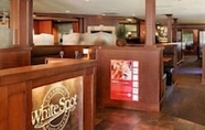 Quầy bar, cafe và phòng lounge 6 Best Western Plus Country Meadows Inn