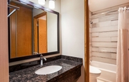 Phòng tắm bên trong 2 Best Western Plus Country Meadows Inn