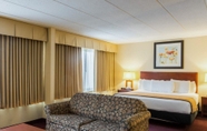 Bedroom 4 Clarion Hotel Somerset - New Brunswick