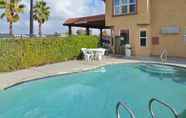 Swimming Pool 7 Econo Lodge Inn & Suites