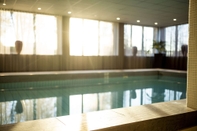 Swimming Pool Radisson Blu Arlandia Hotel