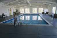 Swimming Pool Country Inn & Suites by Radisson, Fredericksburg South (I-95), VA