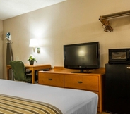 Bedroom 4 Econo Lodge Inn & Suites at Fort Moore