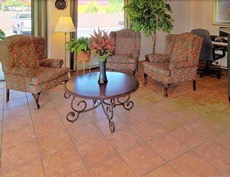 Lobby 2 Econo Lodge Inn & Suites at Fort Moore