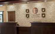 Lobi 5 Comfort Inn & Suites