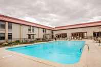 Swimming Pool Comfort Inn at Buffalo Bill Village Resort